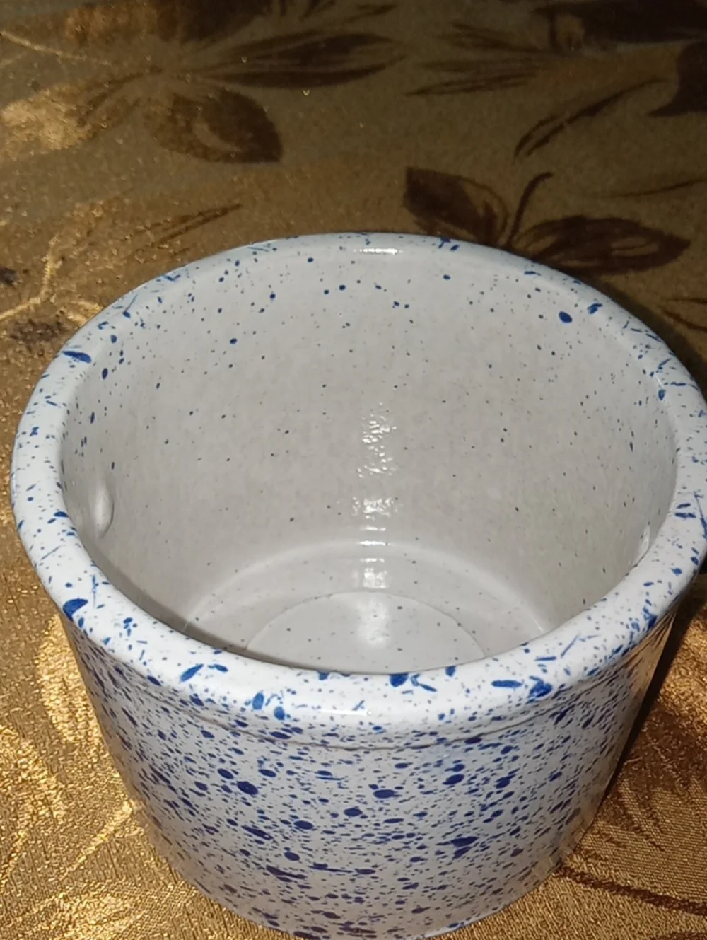 70's Spatter Painted Blue & White Crock With Ceramic Lid And Bale
